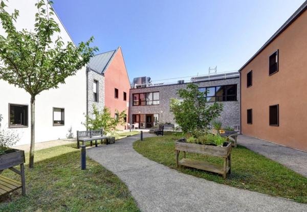 INVESTISSEMENT LOCATIF – Saint-Denis-de-l'Hôtel – Résidence EHPAD du Port - 7,8% de rentabilité