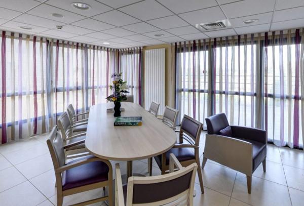 INVESTISSEMENT LOCATIF – Saint-Denis-de-l'Hôtel – Résidence EHPAD du Port - 7,8% de rentabilité