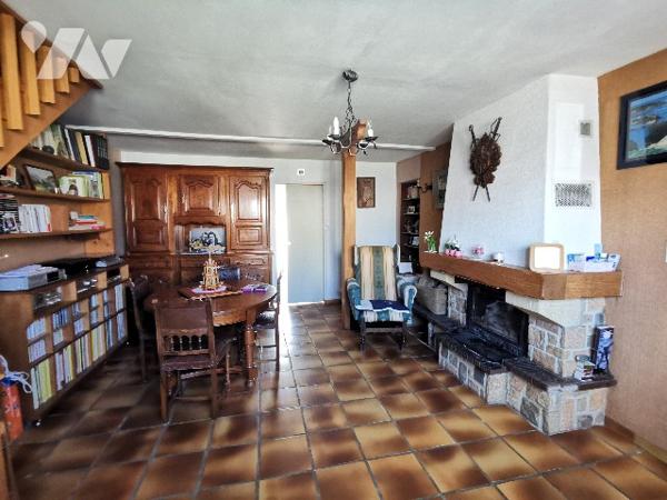 Rare venez découvrir cette belle maison en plein de cœur de Saint Usage avec son magnifique terrain.