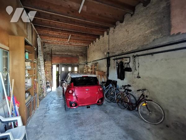 Rare venez découvrir cette belle maison en plein de cœur de Saint Usage avec son magnifique terrain.