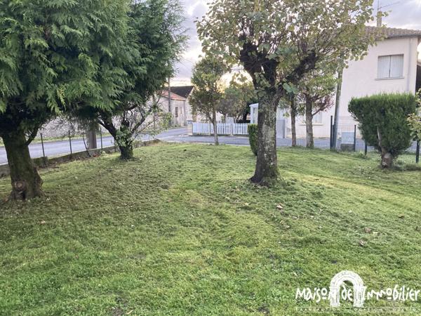 Location Jolie maison de campagne - 4 chambres - 140m² - Jardin et garage - JARNAC CHAMPAGNE