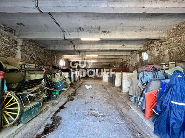 GRAND BÂTIMENT À FORT POTENTIEL POUR PROJET IMMOBILIER