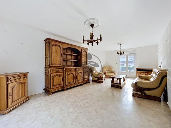 Vente                                                      Maison
                        
                     5 pièces                      83 m2                     à Saint-Quentin