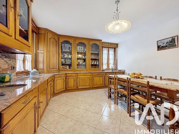 Maison à vendre 8 pièces 290 m² Lucinges