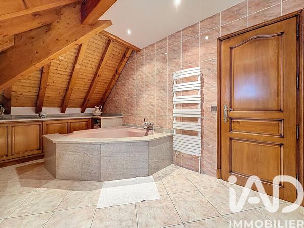 Maison à vendre 8 pièces 290 m² Lucinges