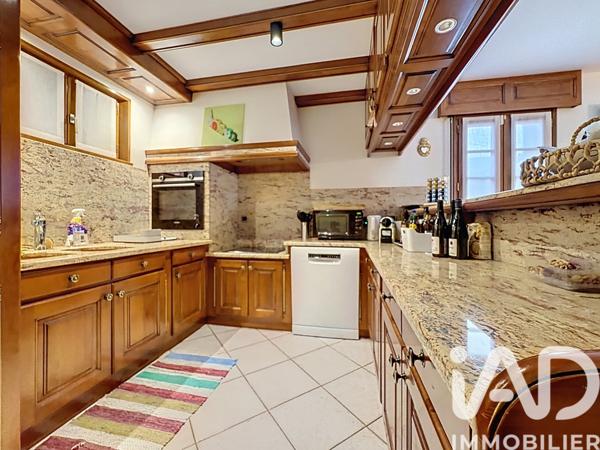 Maison à vendre 8 pièces 290 m² Lucinges