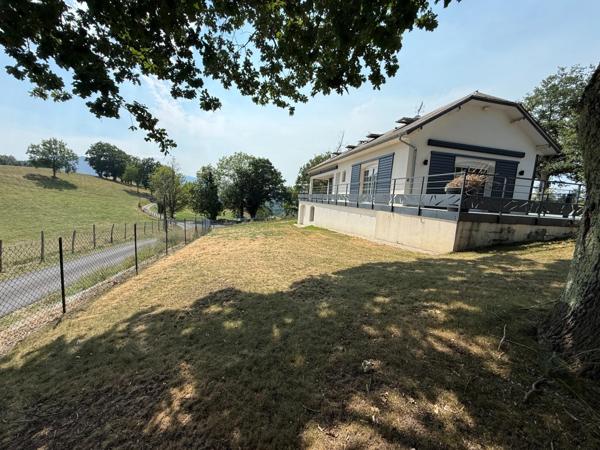 Superbe villa en position dominante aux portes de LOURDES !