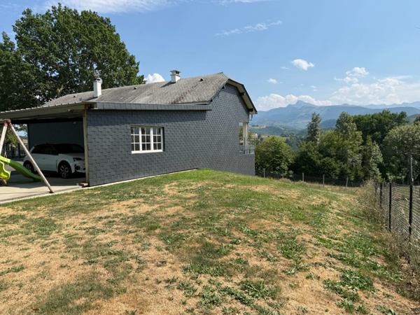 Superbe villa en position dominante aux portes de LOURDES !