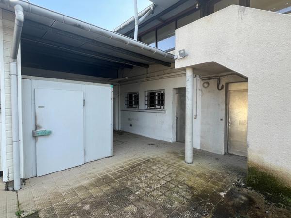 Local/bureau à vendre (87)