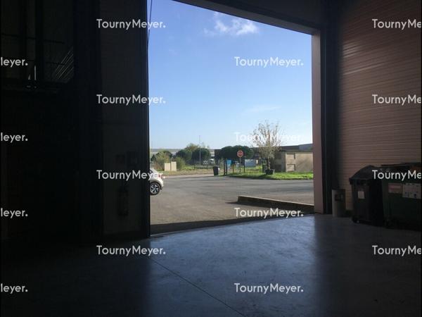 BLANQUEFORT- LOCATION ENTREPOT DE 4886 M² AVEC BUREAUX IDEAL STOCKAGE