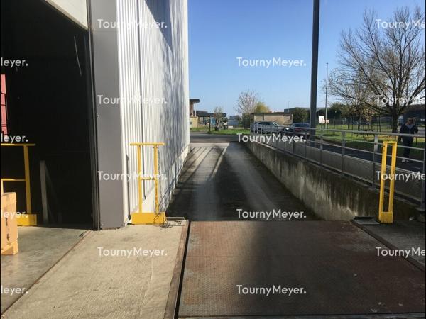 BLANQUEFORT- LOCATION ENTREPOT DE 4886 M² AVEC BUREAUX IDEAL STOCKAGE