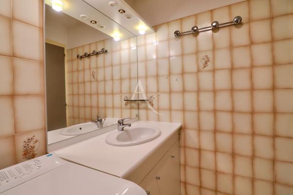APPARTEMENT TYPE2 AVEC TERRASSE PLACE DE PARKING GREOUX LES BAINS