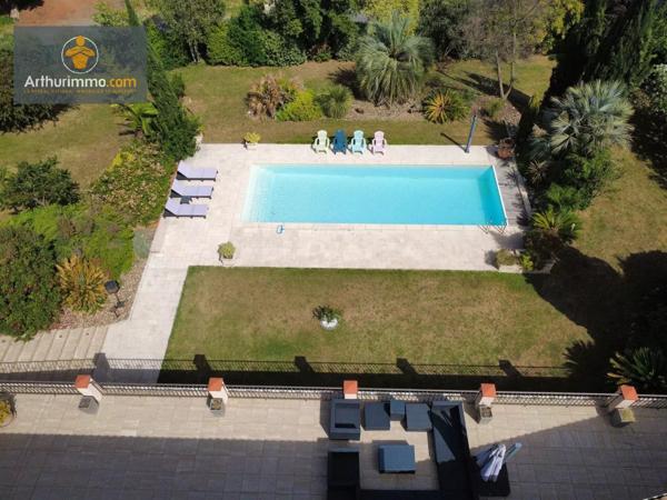 Vente                                                      Maison
                        
                     10 pièces                      355 m2                     à Marmande