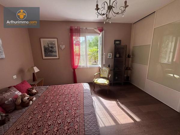 Vente                                                      Maison
                        
                     10 pièces                      355 m2                     à Marmande