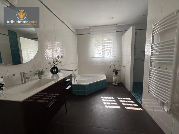 Vente                                                      Maison
                        
                     10 pièces                      355 m2                     à Marmande