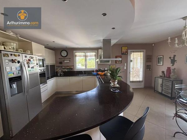 Vente                                                      Maison
                        
                     10 pièces                      355 m2                     à Marmande