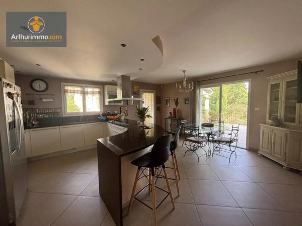 Vente                                                      Maison
                        
                     10 pièces                      355 m2                     à Marmande