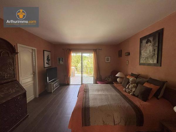 Vente                                                      Maison
                        
                     10 pièces                      355 m2                     à Marmande