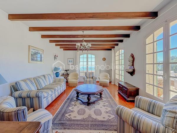 Un panorama unique à 180° entre Mer et Étangs
Laissez-vous envoûter par l'adresse la plus prestigieuse de Sète. Nichée sur le flanc du Mont Saint-Clair, cette propriété d'exception de 228 m² habitables offre un spectacle vivant et permanent : une vue panoramique époustouflante à 180° sur la mer Méditerranée et les étangs, s'étendant à perte de vue jusqu'à Marseillan.

Un Potentiel Rare à Sublimer
Des travaux de rafraîchissement/rénovation sont à prévoir pour réveiller tout le potentiel de cette demeure et lui redonner sa magnificence d'antan. C'est l'occasion idéale de concevoir un intérieur sur-mesure à la hauteur de son emplacement unique.

Une pièce de vie magistrale : Le vaste salon/séjour, baigné de lumière grâce à d'immenses ouvertures, offre un tableau maritime à couper le souffle. Un espace chaleureux sublimé par une cheminée authentique.
L'espace nuit (5 chambres) : Pensée pour le confort et l'intimité, la villa dispose de 5 chambres spacieuses, dont 3 suites parentales.
Fonctionnalités : Une arrière-cuisine, une laverie, un authentique récantou, ainsi qu'un double garage (prestation rare et recherchée sur le Mont).

Un Extérieur Suspendu entre Ciel et Mer
Le design extérieur est une invitation à la douceur de vivre méditerranéenne :
3 belles terrasses et 2 balcons surplombent majestueusement la piscine et le bleu de la mer.
Un superbe terrain arboré et paysagé, véritable écrin de verdure équipé d'un système d'arrosage automatique.

En résumé :
Surface : 228 m²
Chambres : 5 (dont 3 suites)
Extérieurs : Piscine, terrasses, balcons, jardin paysagé
Vue : 180° Mer et Étangs (jusqu'à Marseillan)
Stationnement : Double garage
Condition : Travaux à prévoir (fort potentiel de valorisation)

Notre avis : Une situation géographique dominante et une vue tout simplement magique. Après rénovation, cette propriété s'imposera comme l'une des plus somptueuses villas du Mont Saint-Clair.
Vidéos sur demande