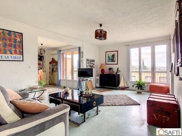 Appartement lumineux avec balcons et ascenseur