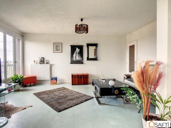 Appartement lumineux avec balcons et ascenseur