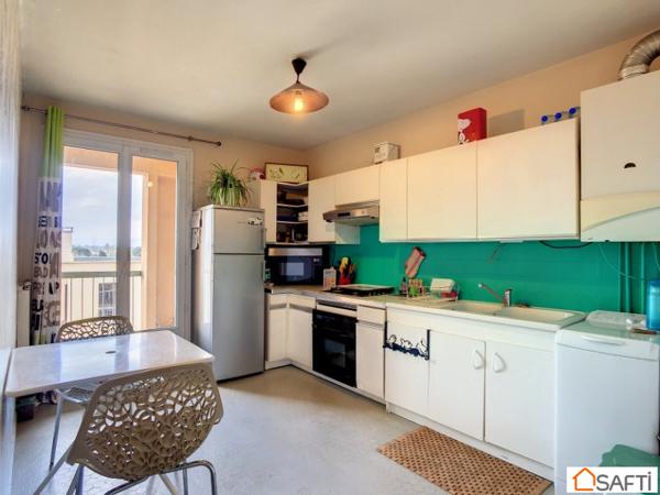 Appartement lumineux avec balcons et ascenseur