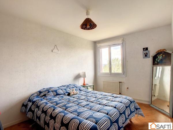 Appartement lumineux avec balcons et ascenseur