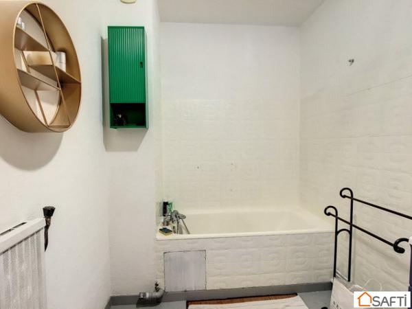 Appartement lumineux avec balcons et ascenseur