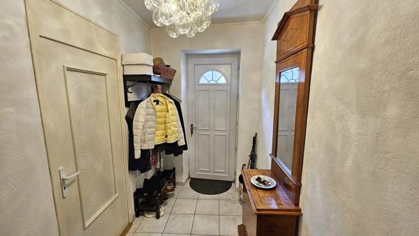 Maison de ville avec garage et terrasse