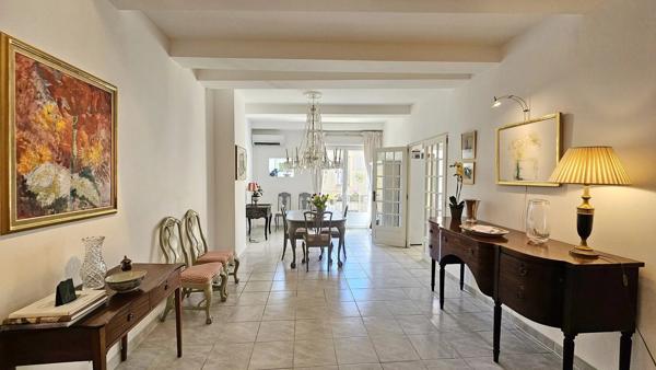 Maison de ville avec garage et terrasse