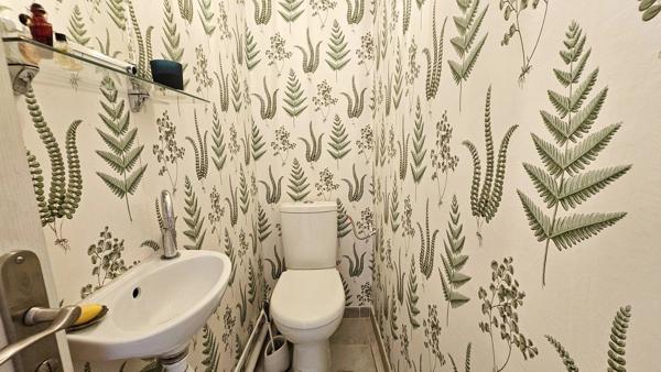 Maison de ville avec garage et terrasse