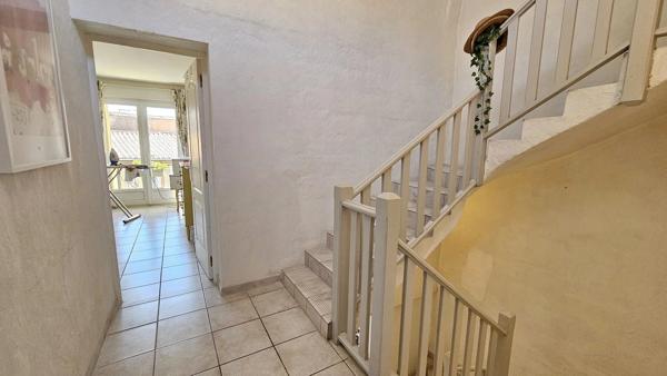 Maison de ville avec garage et terrasse