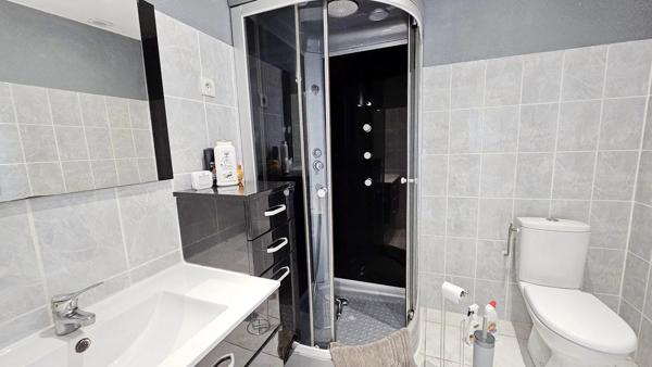 Maison de ville avec garage et terrasse