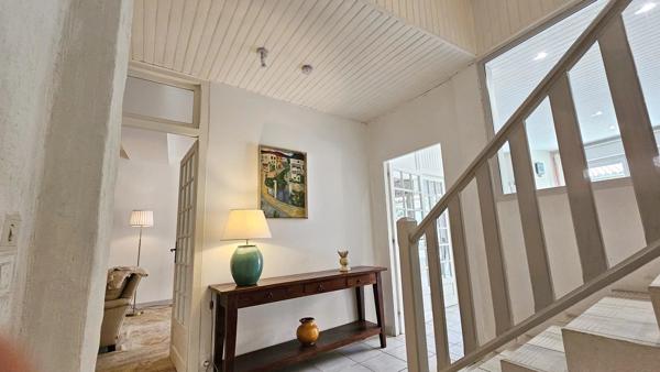 Maison de ville avec garage et terrasse