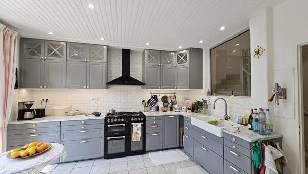 Maison de ville avec garage et terrasse