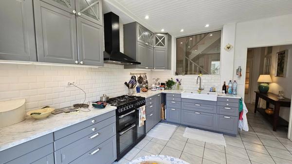 Maison de ville avec garage et terrasse