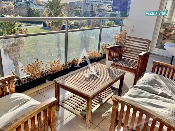 QUARTIER PORT-MARIANNE - TRES BEAU T3 MEUBLÉ CLIMATISÉ DE 72 M2, AU 6E ETAGE, AVEC TERRASSE ET PARKING EN SOUS-SOL