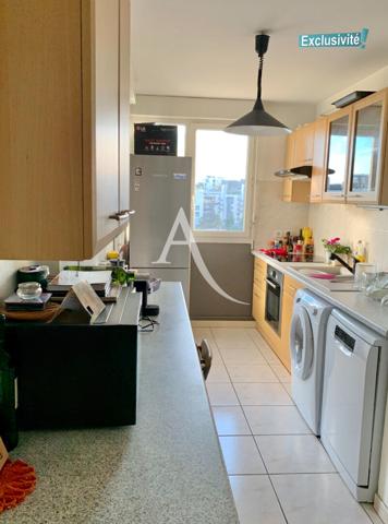 QUARTIER PORT-MARIANNE - TRES BEAU T3 MEUBLÉ CLIMATISÉ DE 72 M2, AU 6E ETAGE, AVEC TERRASSE ET PARKING EN SOUS-SOL