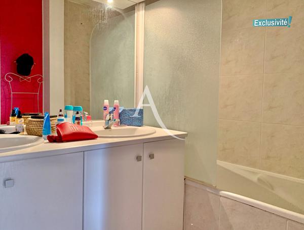 QUARTIER PORT-MARIANNE - TRES BEAU T3 MEUBLÉ CLIMATISÉ DE 72 M2, AU 6E ETAGE, AVEC TERRASSE ET PARKING EN SOUS-SOL