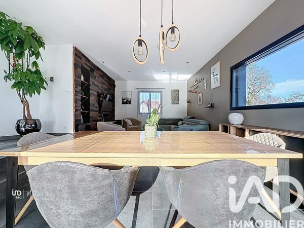 Maison à vendre 6 pièces 159 m² Pers-Jussy