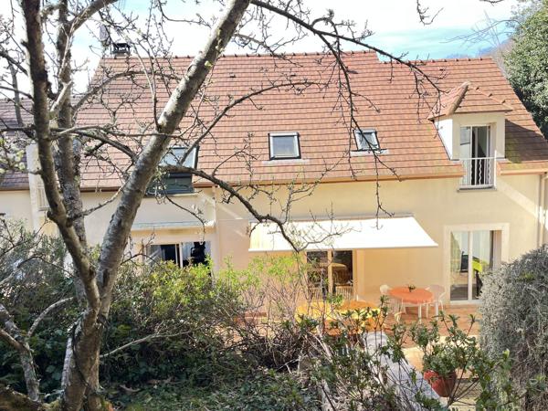 Maison confidentielle en forêt privée – Une signature rare entre nature souveraine et élégance absolue