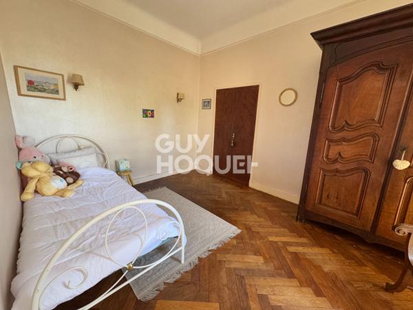 Cahors, charmante propriété familiale atypique avec magnifique parc.