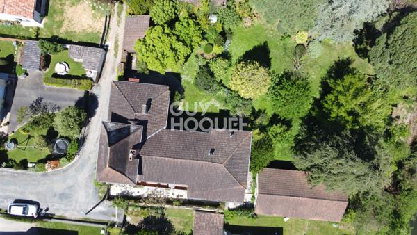 Cahors, charmante propriété familiale atypique avec magnifique parc.