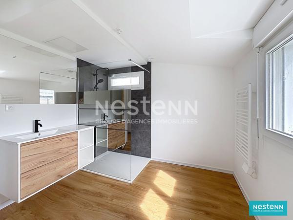 À vendre - Maison VIVABLE DE PLAIN PIED entièrement rénovée à Beauvallon