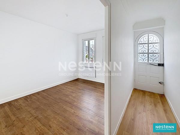 À vendre - Maison VIVABLE DE PLAIN PIED entièrement rénovée à Beauvallon
