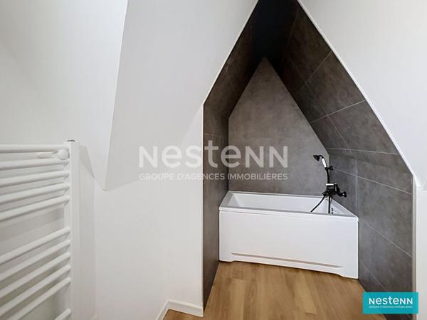 À vendre - Maison VIVABLE DE PLAIN PIED entièrement rénovée à Beauvallon