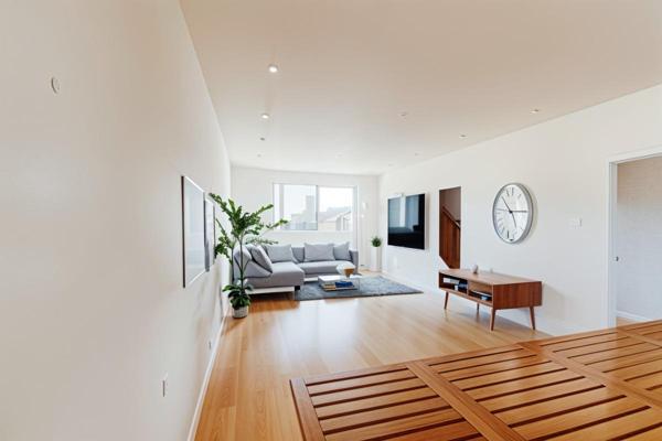 Maison de 205 m2 et S/S total 349 990