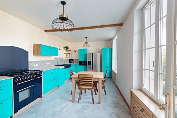 Maison de 205 m2 et S/S total 349 990