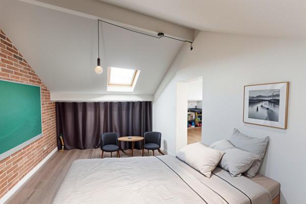 Maison de 205 m2 et S/S total 349 990