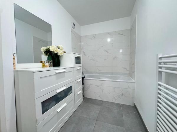 A VENDRE : T3 à LILLE • • 349 000 € FAI • Réf. 2107